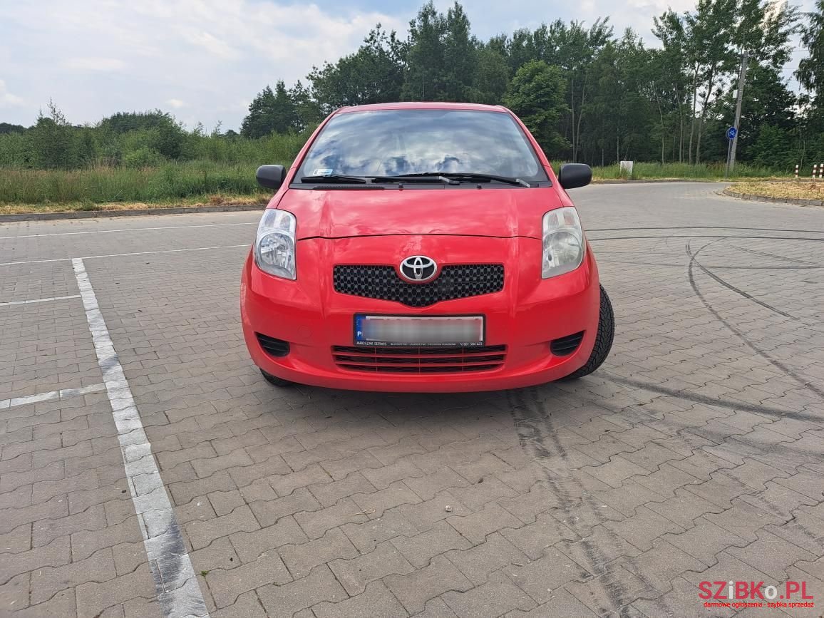 2008' Toyota Yaris photo #2