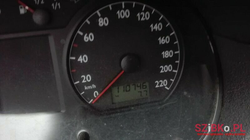 2002' Volkswagen Polo photo #1