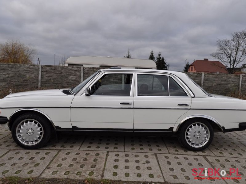 1982' Mercedes-Benz W123 photo #6