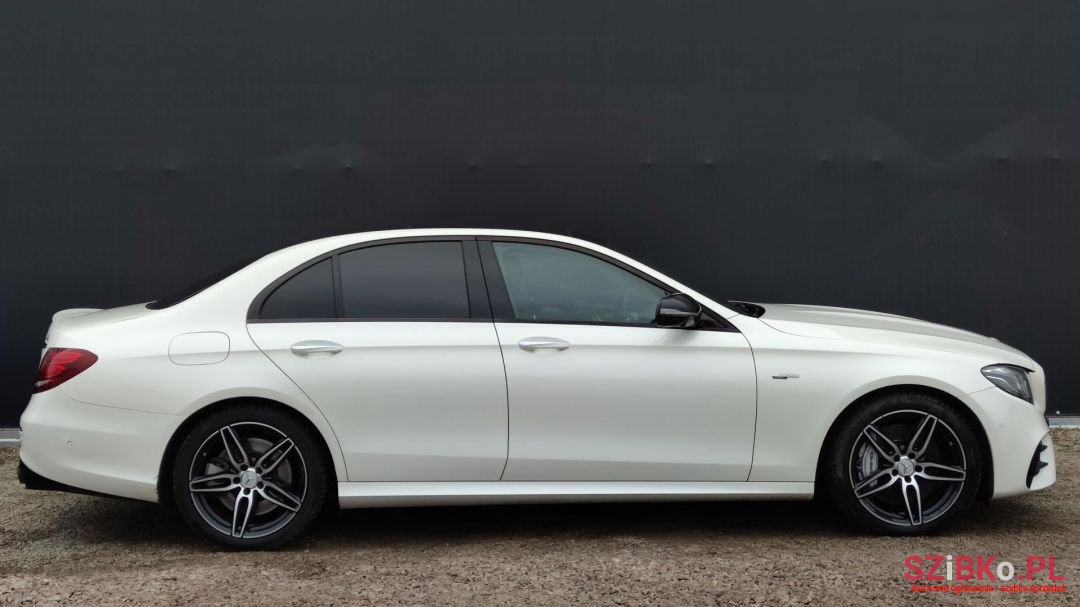 2019' Mercedes-Benz E-Class photo #2