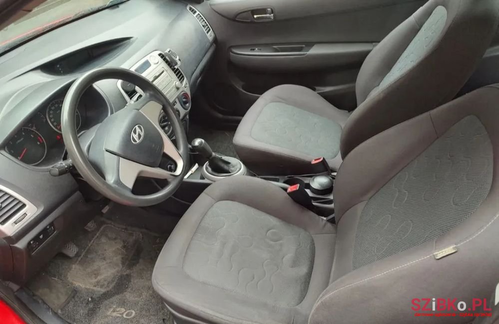 2010' Hyundai i20 1.4 Crdi Comfort photo #4