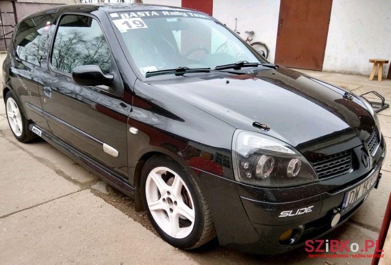 2001' Renault Clio photo #1