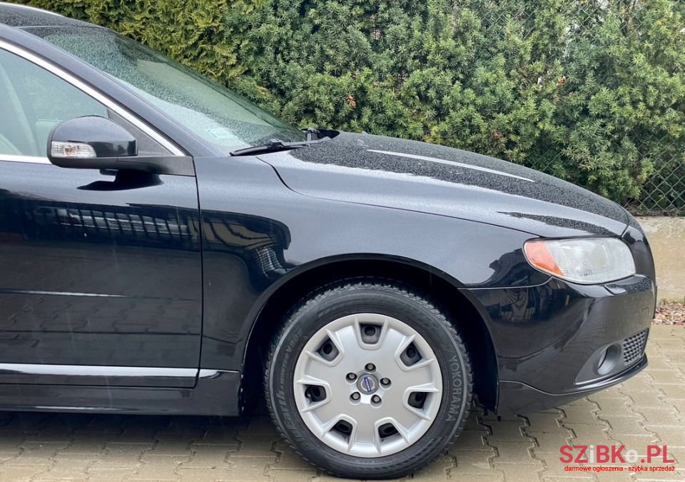 2010' Volvo V70 photo #6