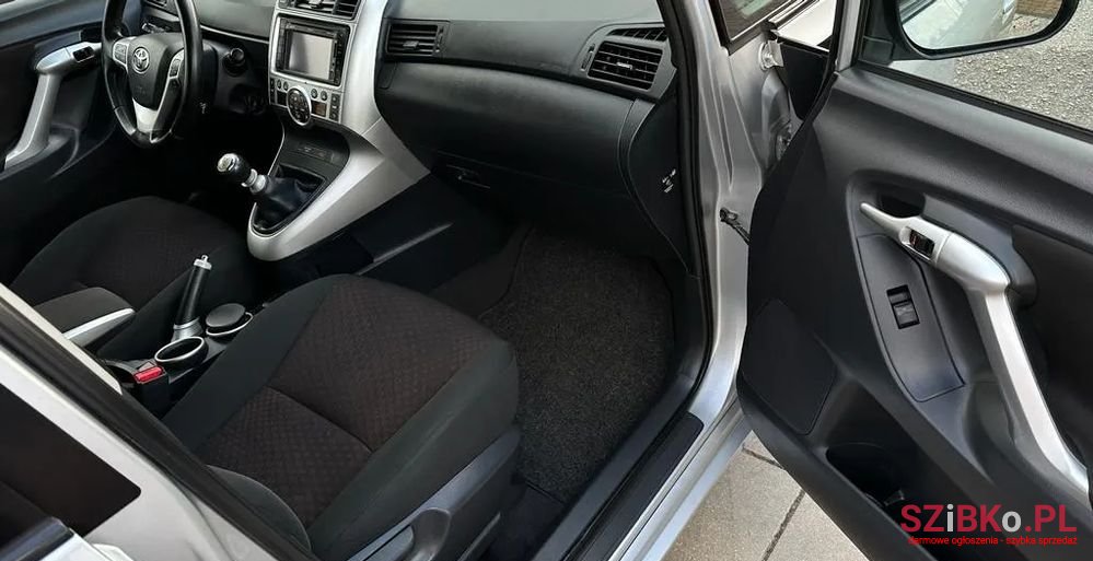 2011' Toyota Verso photo #6