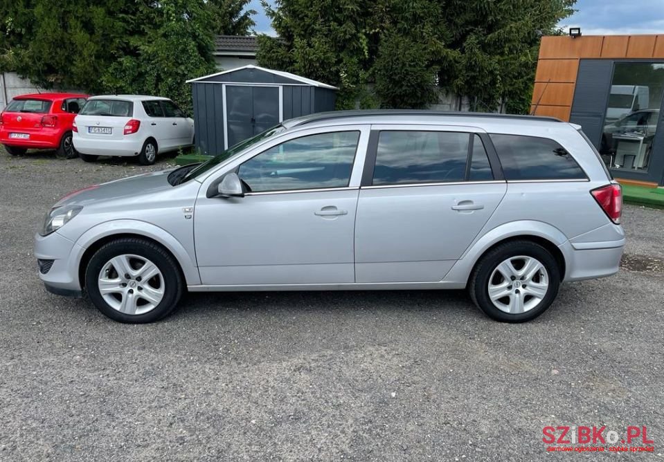 2010' Opel Astra photo #3