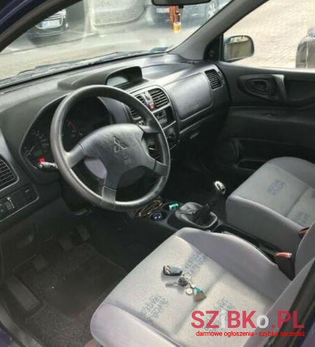 2002' Mitsubishi Space Star photo #2