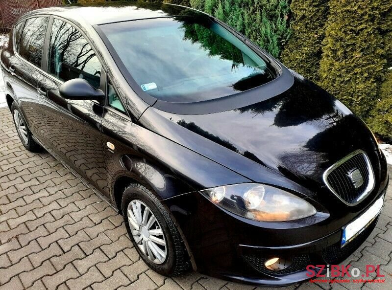 2009' SEAT Toledo photo #6