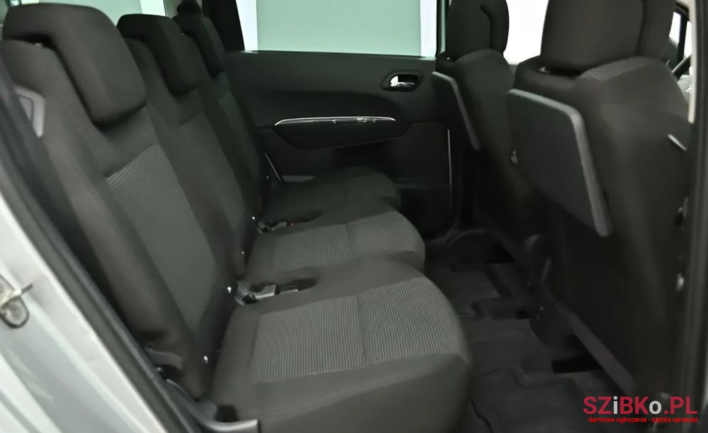 2010' Peugeot 5008 photo #4