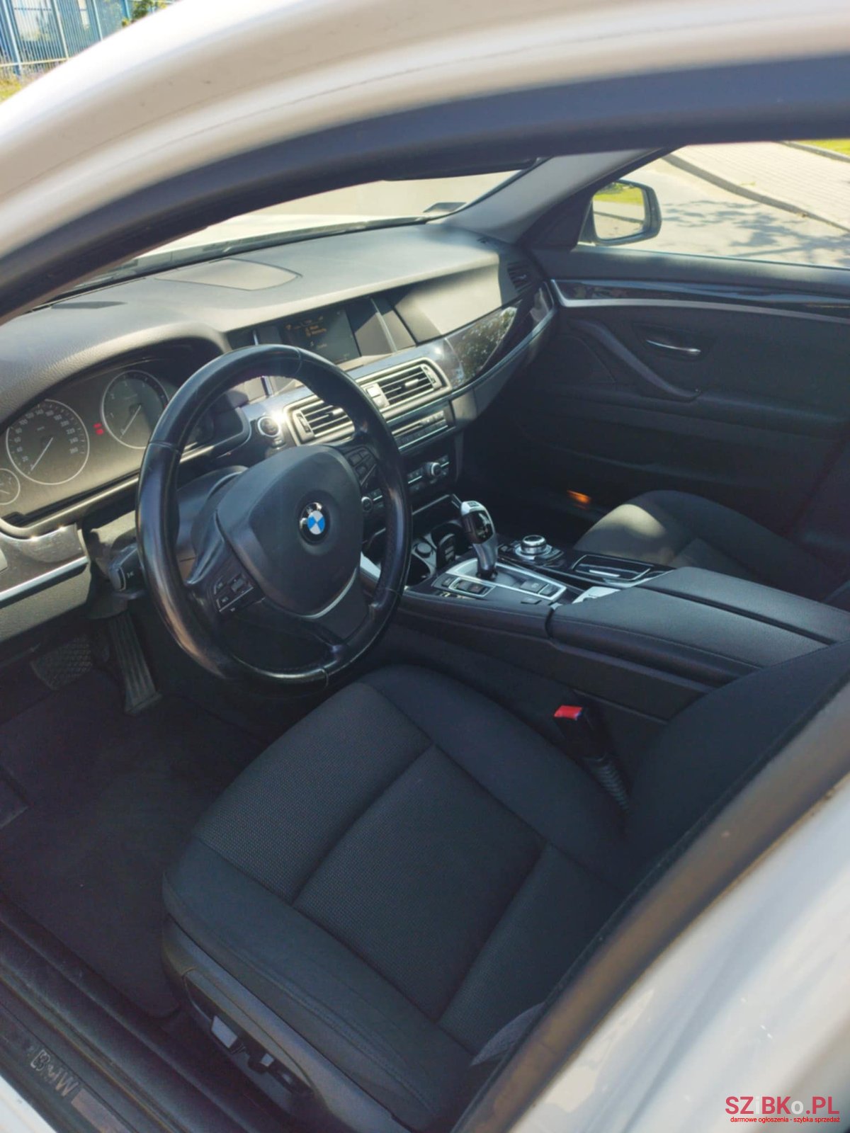 2015' BMW 520 photo #6
