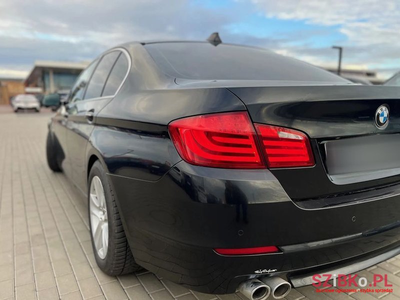 2011' BMW 5 Series photo #6