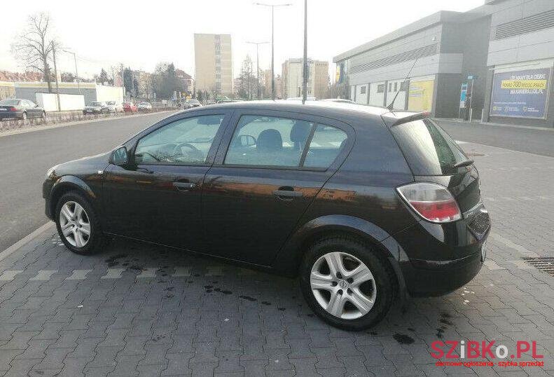 2010' Opel Astra photo #1