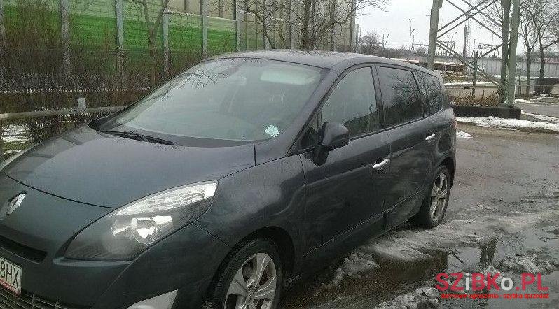 2010' Renault Scenic photo #2