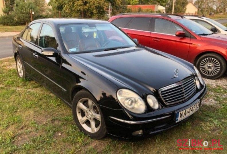 2004' Mercedes-Benz Klasa E photo #1