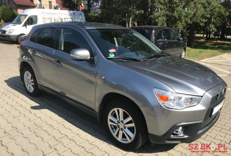 2011' Mitsubishi ASX photo #1