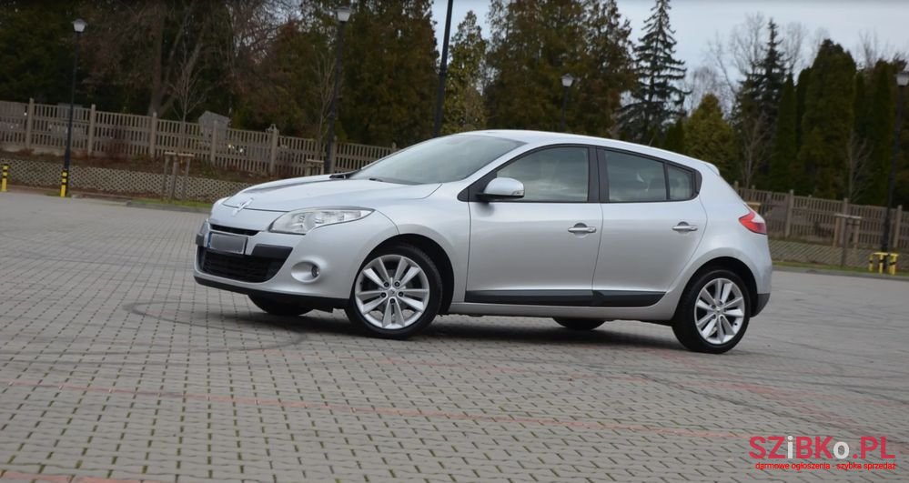 2010' Renault Megane photo #2