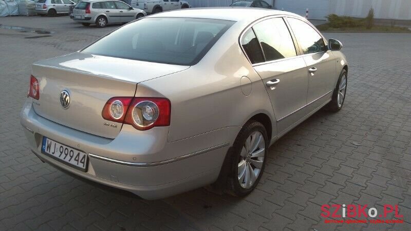 2010' Volkswagen Passat photo #3