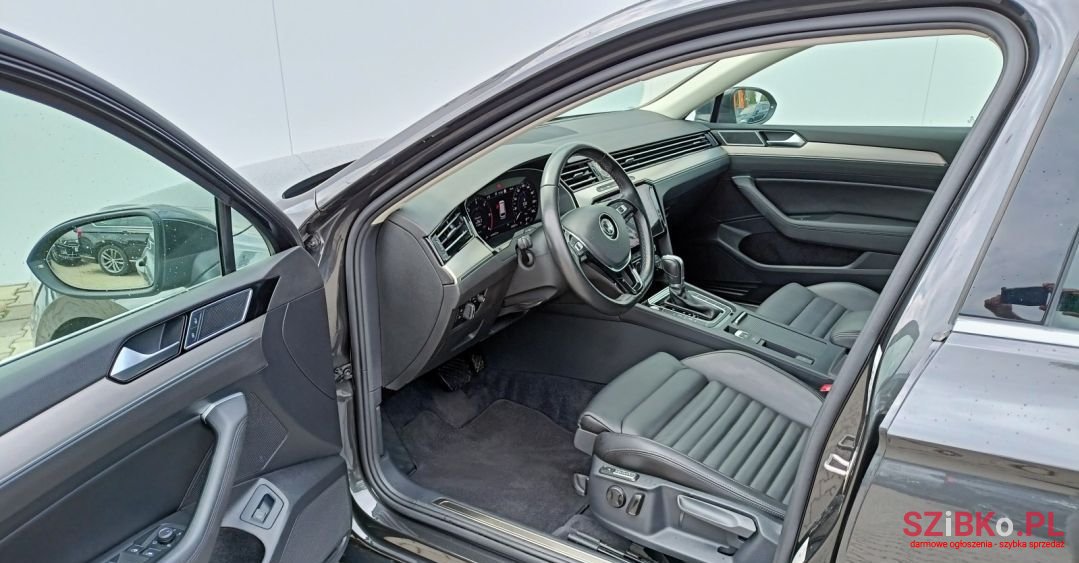 2017' Volkswagen Passat photo #3