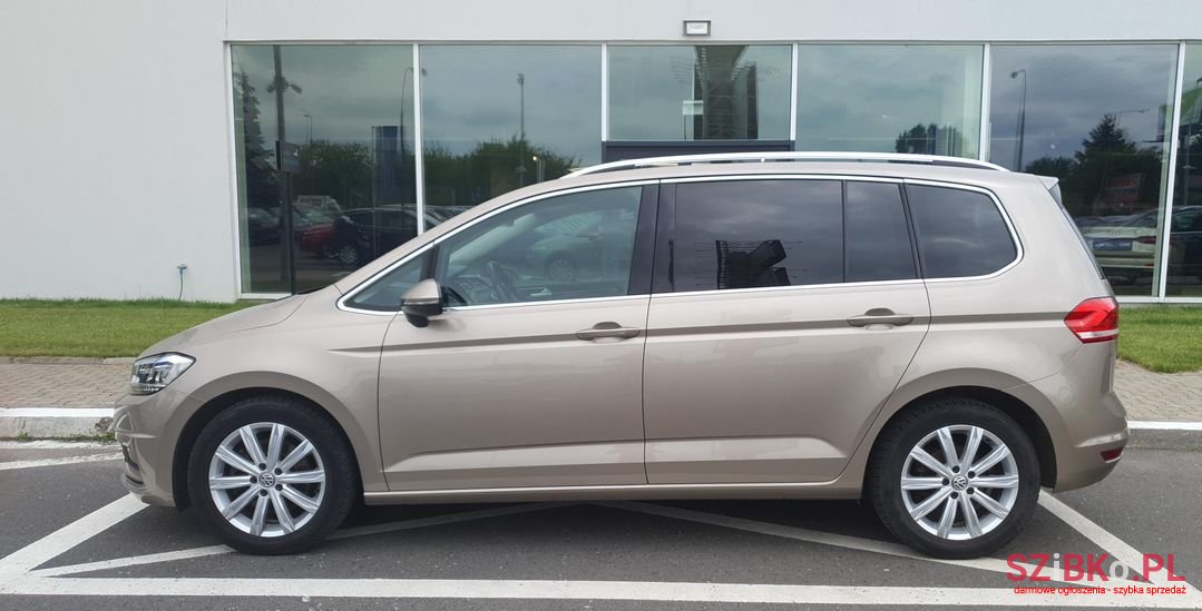 2017' Volkswagen Touran photo #1