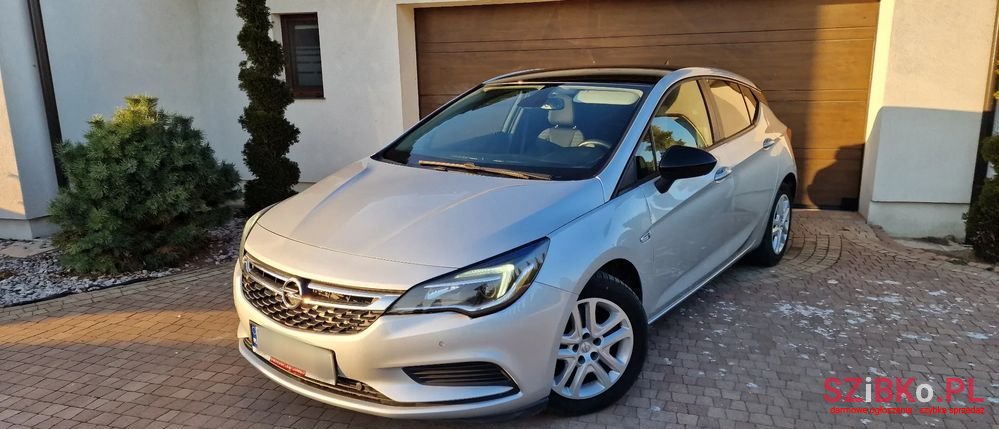 2018' Opel Astra photo #1