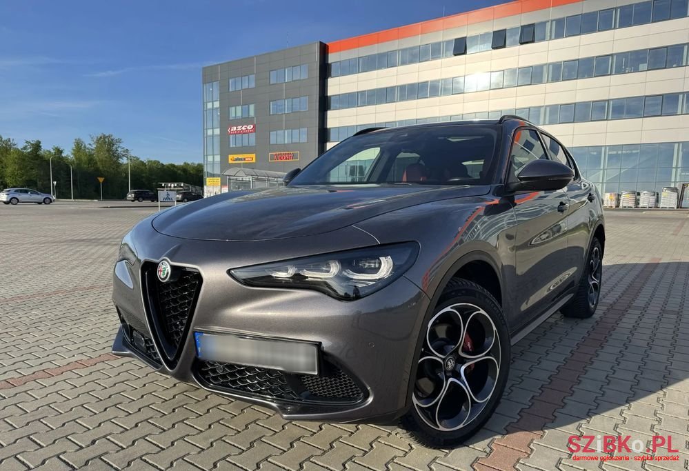 2023' Alfa Romeo Stelvio photo #1