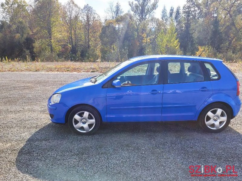 2002' Volkswagen Polo photo #2