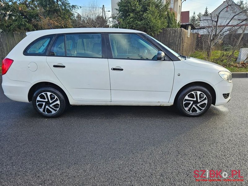 2011' Skoda Fabia photo #4