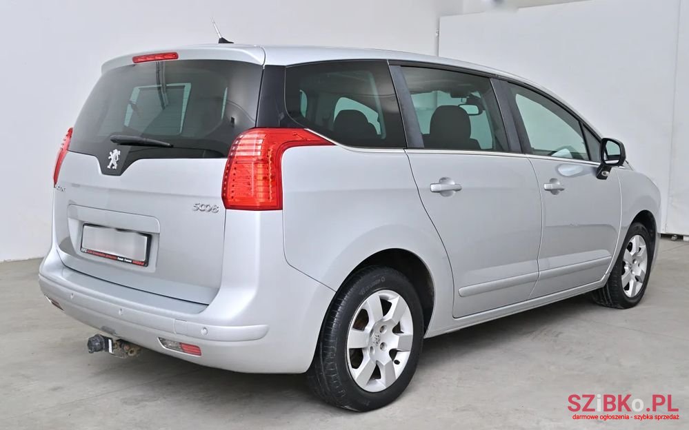 2010' Peugeot 5008 photo #1