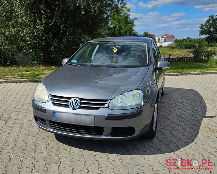 2005' Volkswagen Golf photo #2