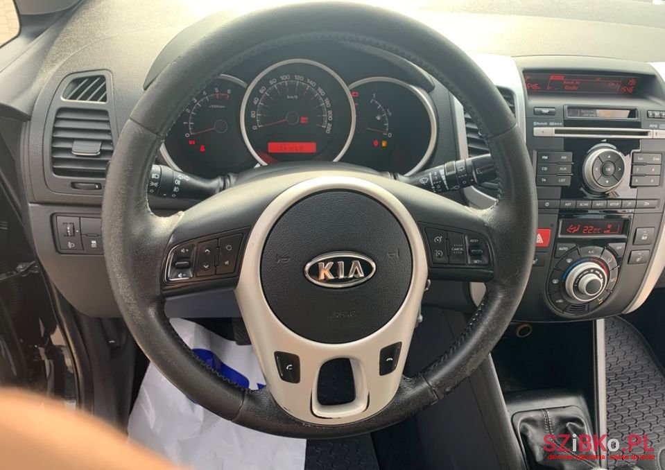 2010' Kia Venga photo #4