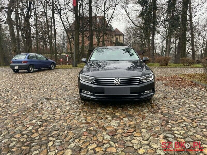2018' Volkswagen Passat photo #4