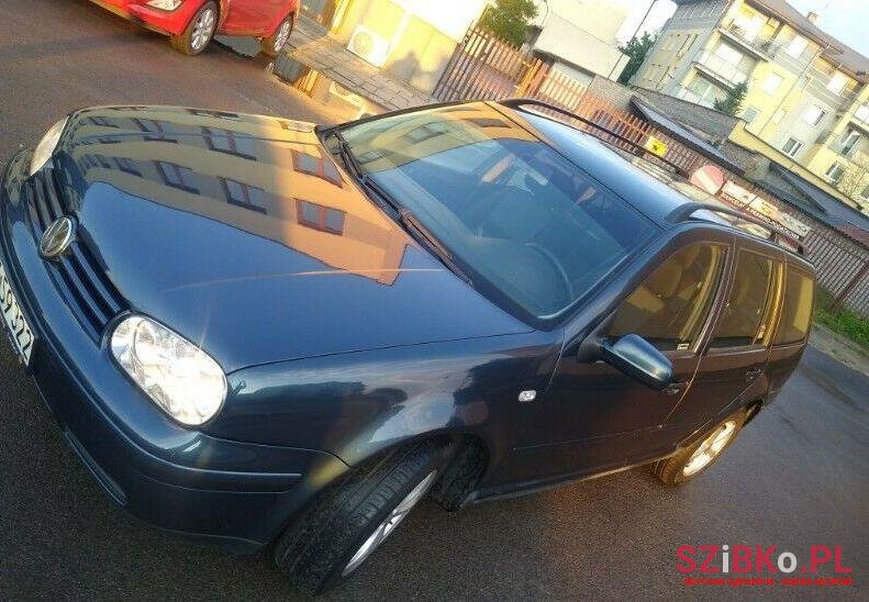 2004' Volkswagen Golf photo #1