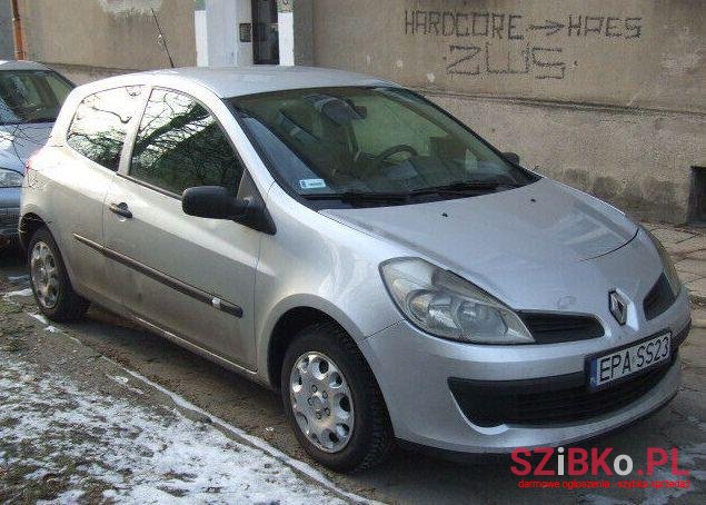 2008' Renault Clio photo #1