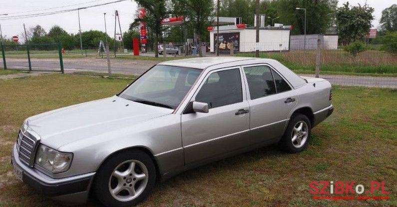 1992' Mercedes-Benz 124 photo #1