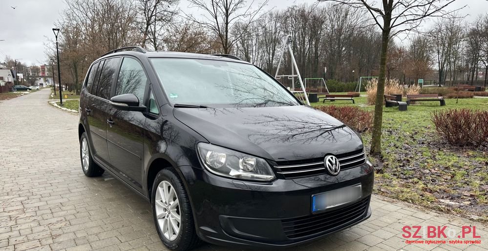 2011' Volkswagen Touran photo #3