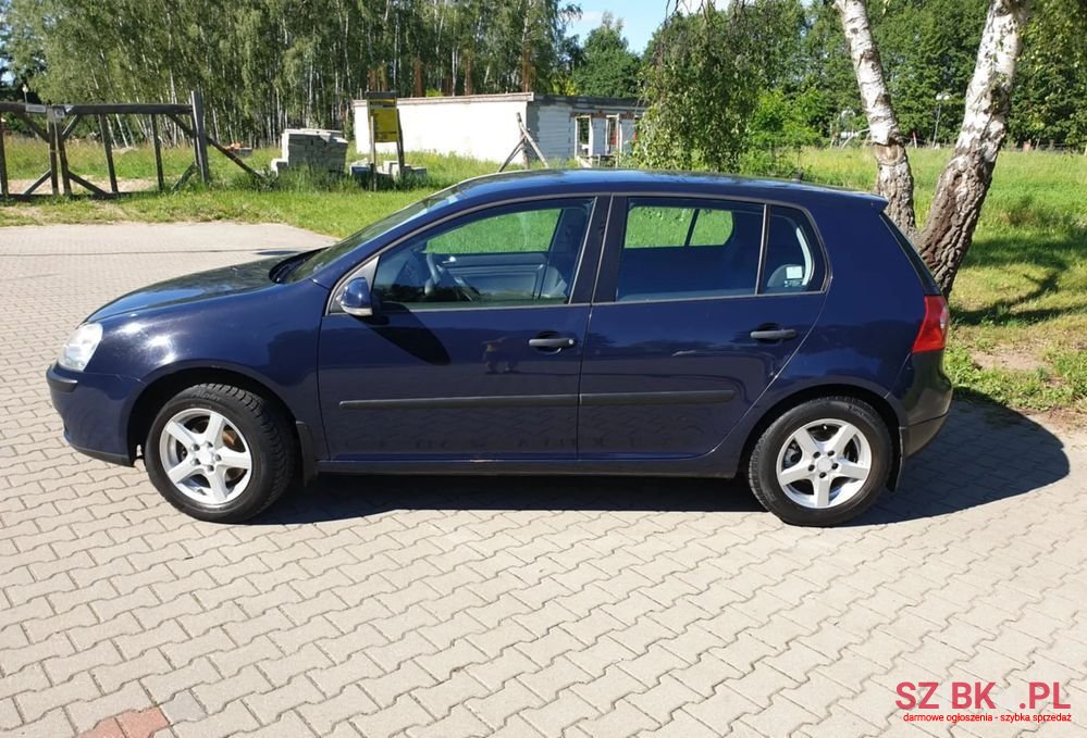 2007' Volkswagen Golf V 1.4 Trendline photo #2