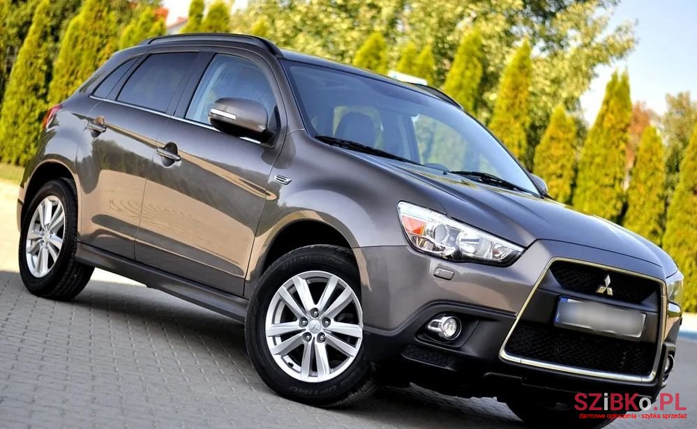 2011' Mitsubishi ASX photo #2