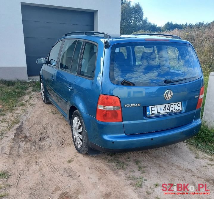 2004' Volkswagen Touran photo #1