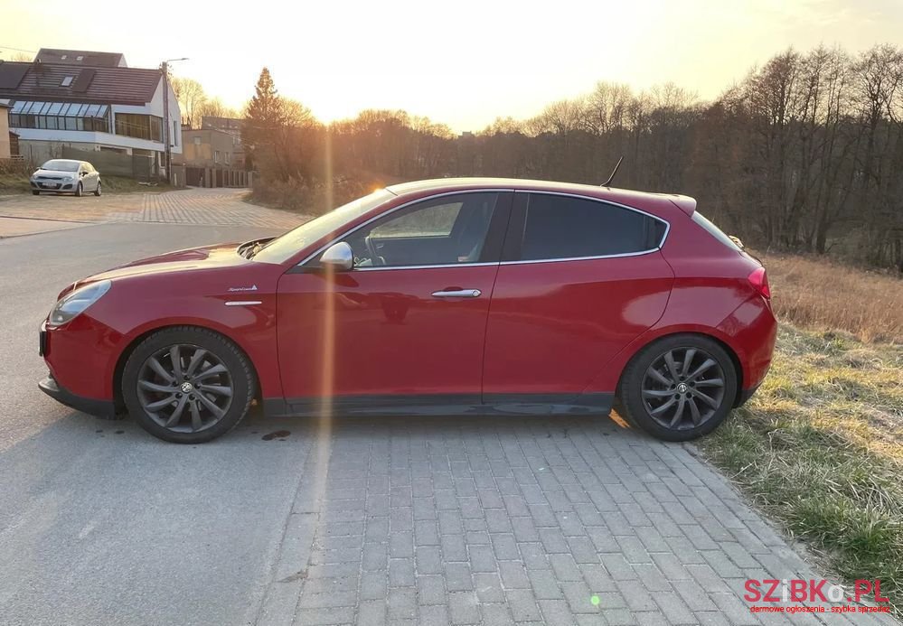 2012' Alfa Romeo Giulietta photo #4
