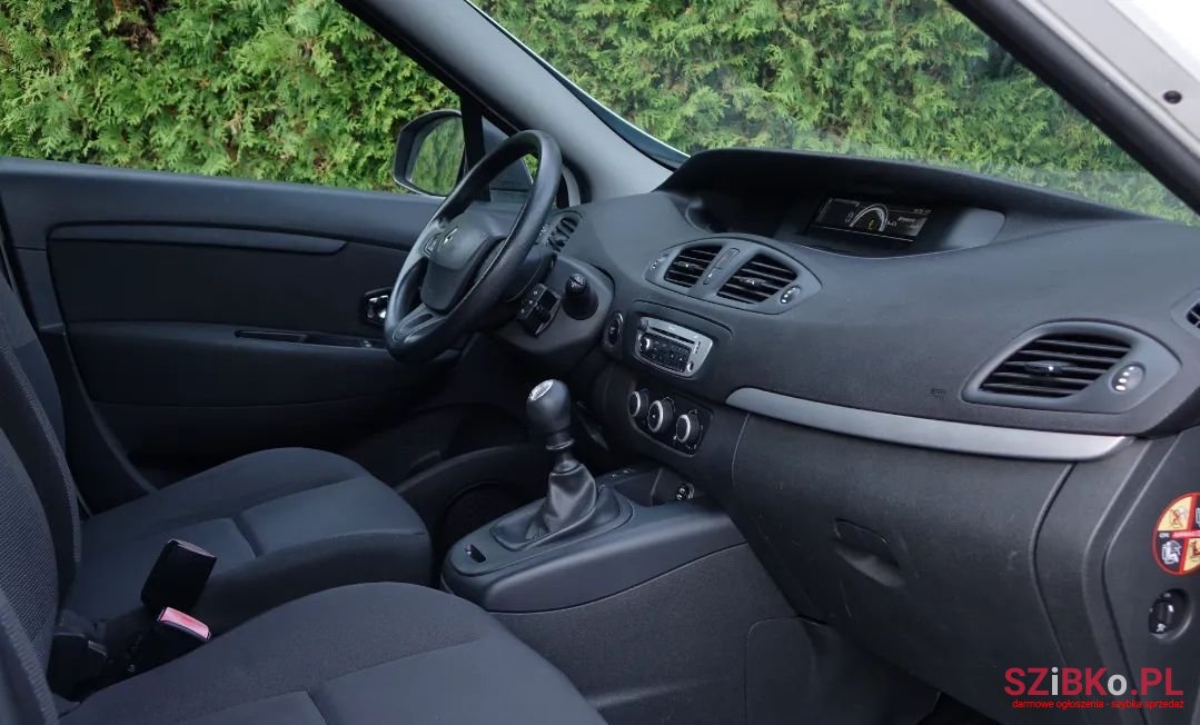 2012' Renault Grand Scenic photo #3