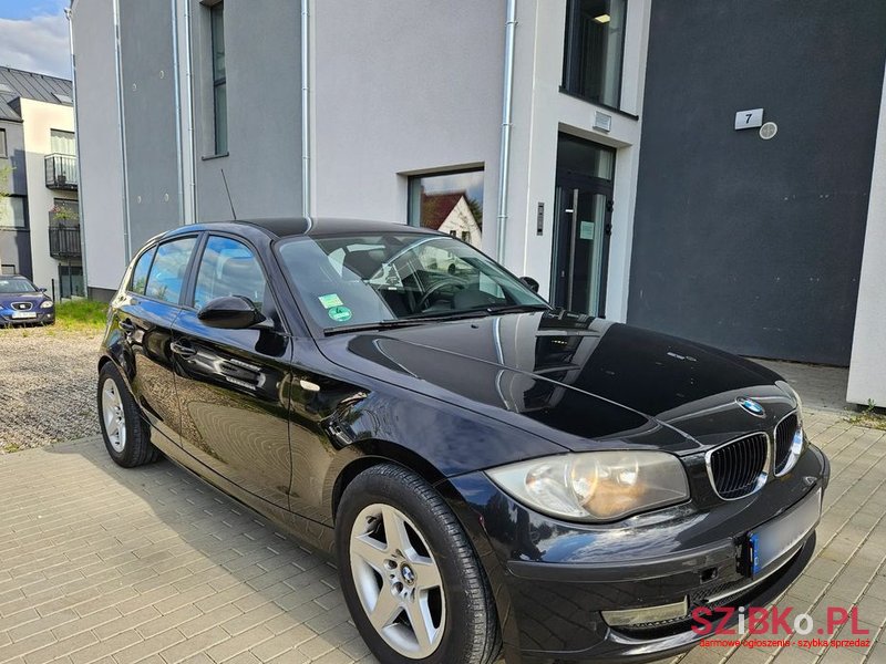 2009' BMW 1 Series 116I photo #5