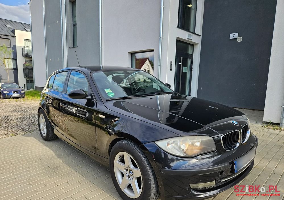 2009' BMW 1 Series 116I photo #5
