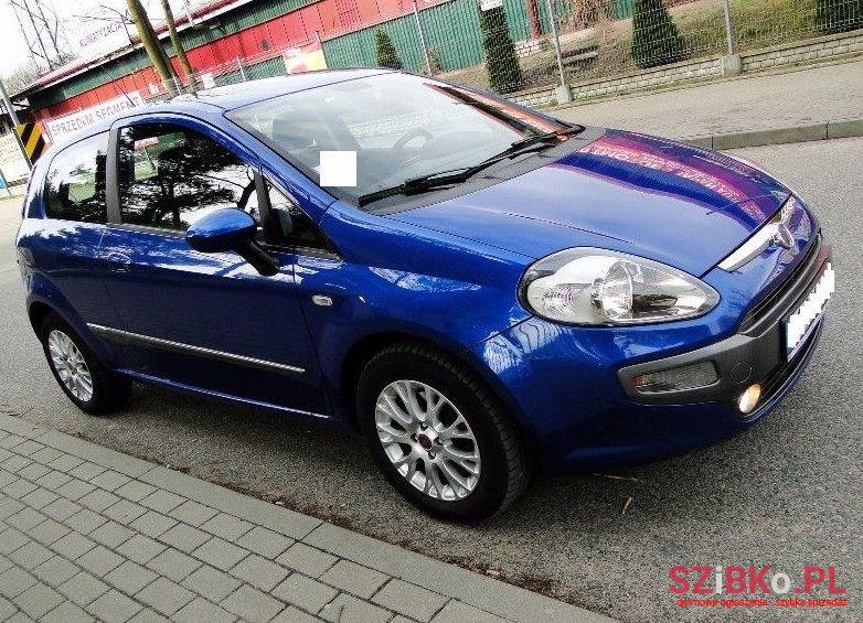 2011' Fiat Punto photo #2