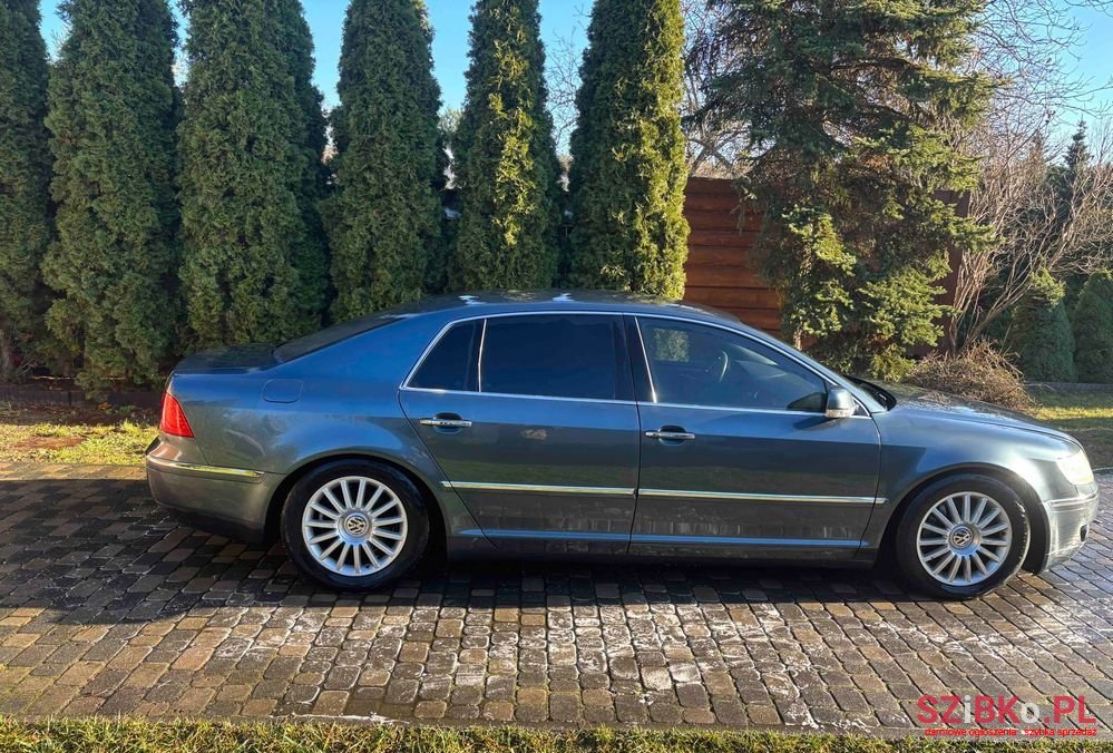 2006' Volkswagen Phaeton photo #3