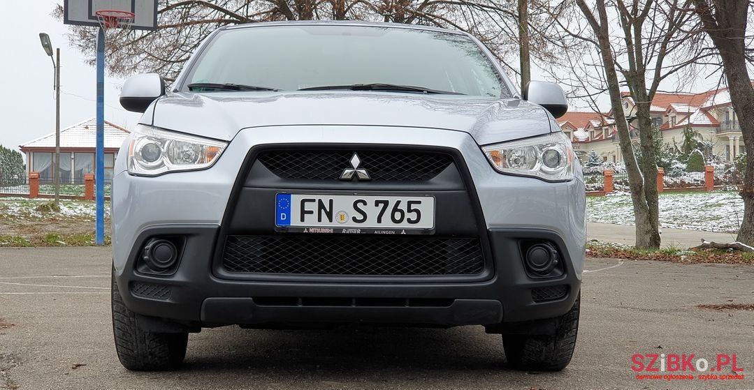2011' Mitsubishi ASX photo #2