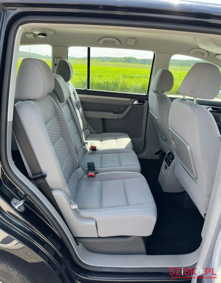 2006' Volkswagen Touran photo #5