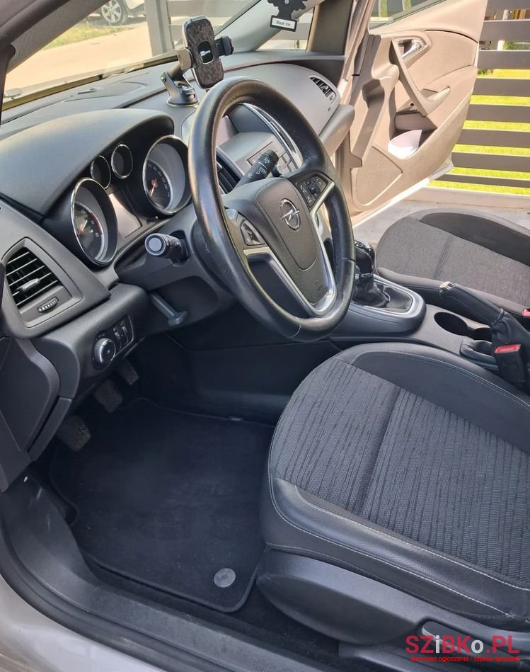 2016' Opel Astra photo #3