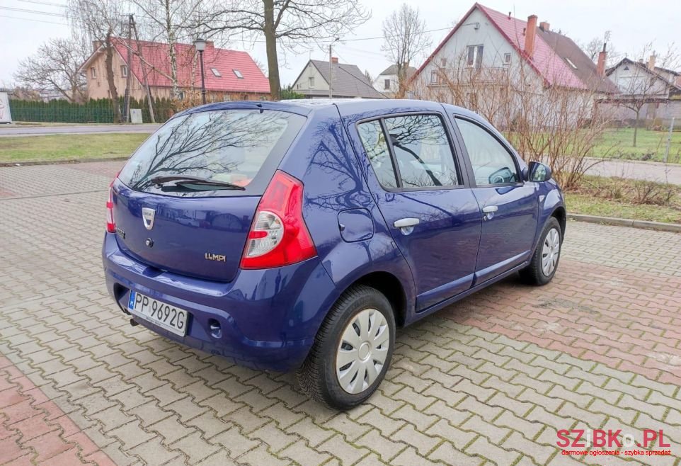 2009' Dacia Sandero photo #4