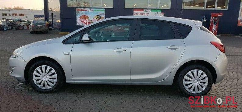 2011' Opel Astra photo #1