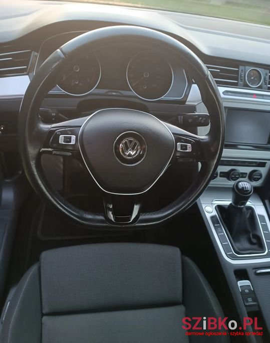2016' Volkswagen Passat photo #5