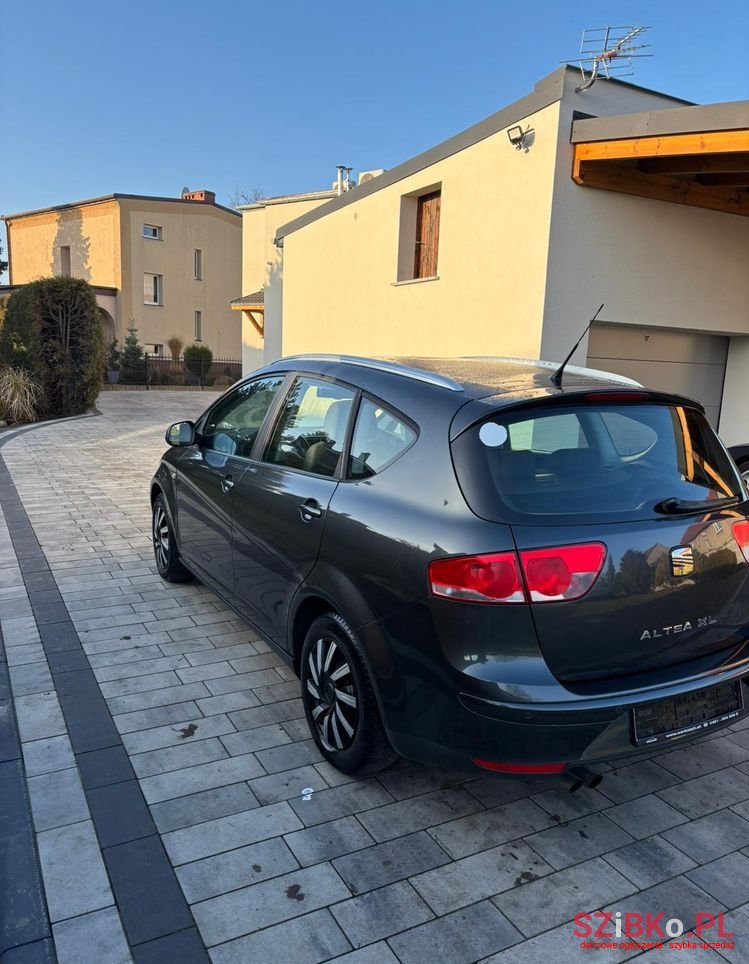 2010' SEAT Altea XL photo #2